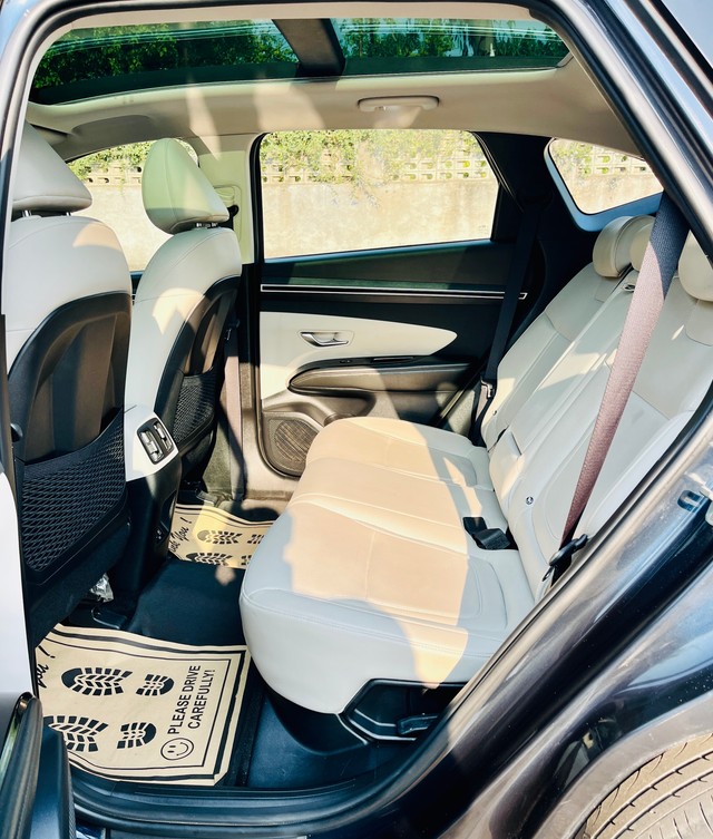 Second-hand 2022 Hyundai Tucson Signature Diesel AT BSVI for sale in Pune-11