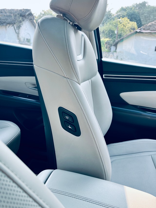 Second-hand 2022 Hyundai Tucson Signature Diesel AT BSVI for sale in Pune-18