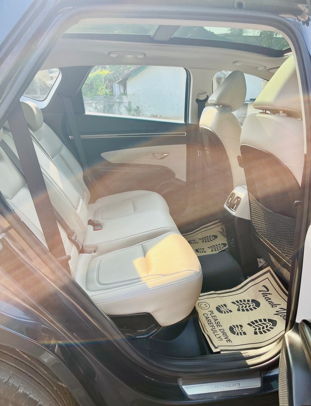 Second-hand 2022 Hyundai Tucson Signature Diesel AT BSVI for sale in Pune-12