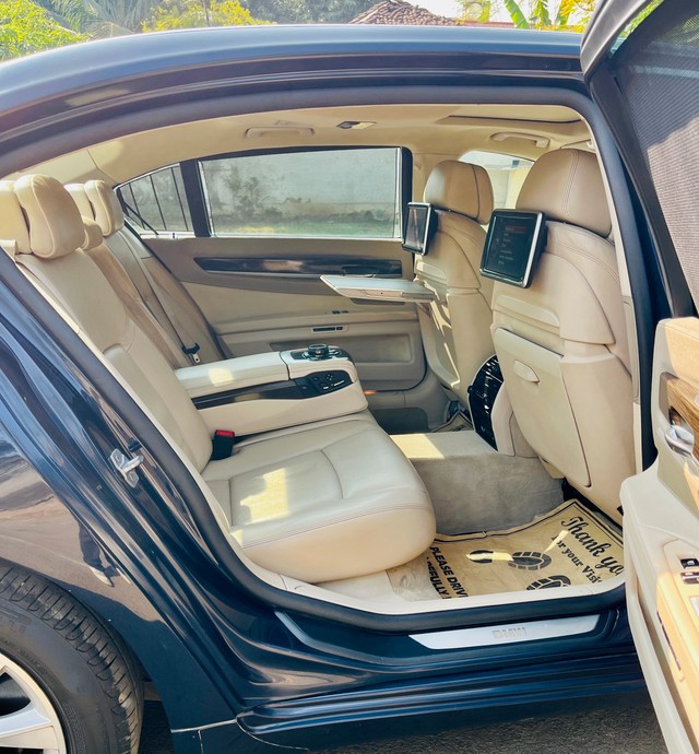 Second-hand 2014 BMW 7 Series Signature 730Ld for sale in Pune-12