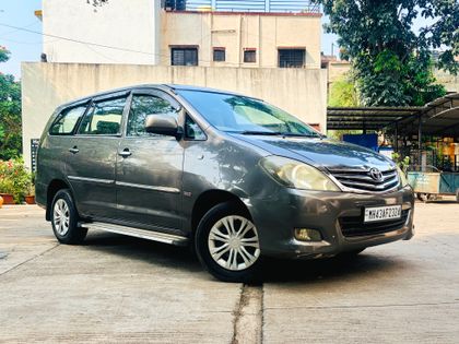 2011 Toyota Innova 2.5 ई 8 STR