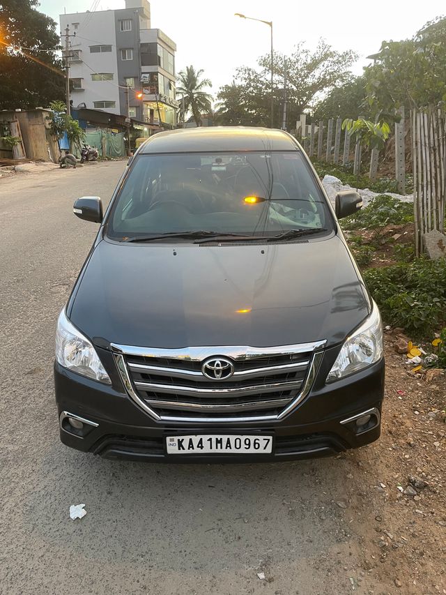 Toyota Innova 2.5 वीएक्स (Diesel) 7 Seater Second-hand 2015 Toyota Innova 2.5 वीएक्स (Diesel) 7 Seater for sale in Bangalore