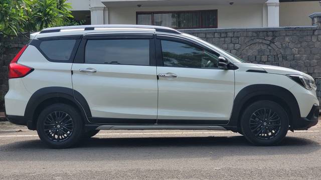 https://images10.gaadi.com/usedcar_image/07B8C446-E3AF-4540-BB9B-625320ABA83E/original/085a4e88-d5a8-4350-89ff-89bc8a72f48c.jpg?imwidth=6401