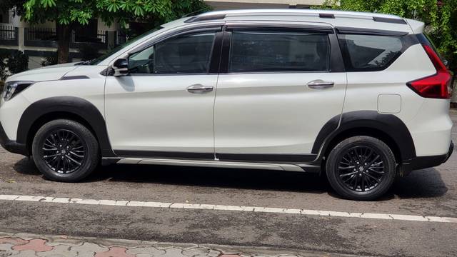 https://images10.gaadi.com/usedcar_image/07B8C446-E3AF-4540-BB9B-625320ABA83E/original/56aec292-783a-4dec-9a41-0d009b427fe2.jpg?imwidth=6402