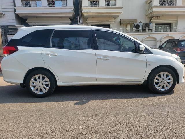 https://images10.gaadi.com/usedcar_image/07B8C446-E3AF-4540-BB9B-625320ABA83E/original/7bad8397-6356-422b-aa56-122a4eb052ab.jpg?imwidth=6401