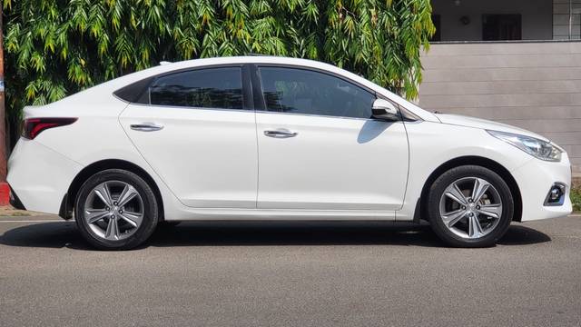 https://images10.gaadi.com/usedcar_image/07B8C446-E3AF-4540-BB9B-625320ABA83E/original/aa4e6f76-407a-48b6-a8c3-8bcac31aacdb.jpg?imwidth=6401