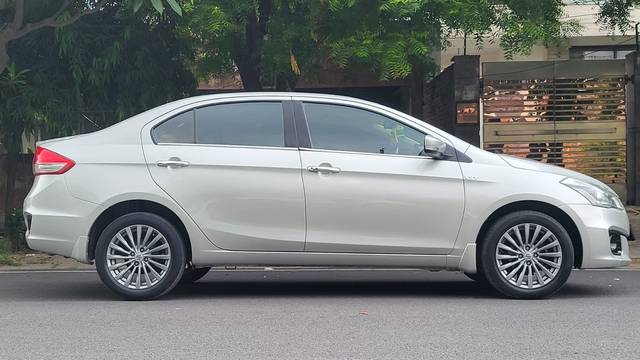 https://images10.gaadi.com/usedcar_image/07B8C446-E3AF-4540-BB9B-625320ABA83E/original/beb3dc05-fc09-465f-adf9-e1bbab77be75.jpg?imwidth=6401