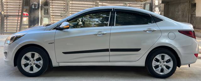 https://images10.gaadi.com/usedcar_image/0912855A-540A-4962-8DB9-A33B4D76F2A0/original/0e109f9b-7b4e-4823-86e8-2d88251ce7a2.jpg?imwidth=6402