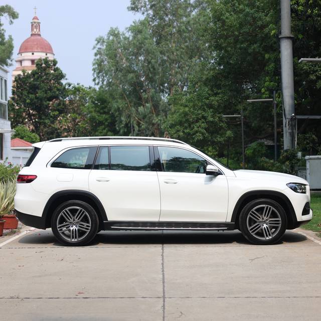 https://images10.gaadi.com/usedcar_image/0B1C55BE-F7E7-469D-AA39-A705A48EAB59/original/00ba1eb4-15f9-43b8-8fa4-1e2d5c2195b7.jpg?imwidth=6401