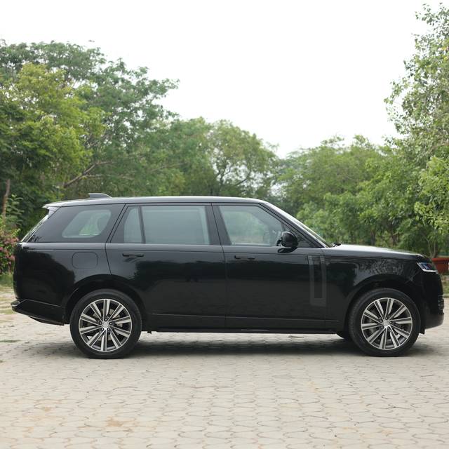 https://images10.gaadi.com/usedcar_image/0B1C55BE-F7E7-469D-AA39-A705A48EAB59/original/02404ac5-6ca5-42a2-afd0-b422a406d00c.jpg?imwidth=6401