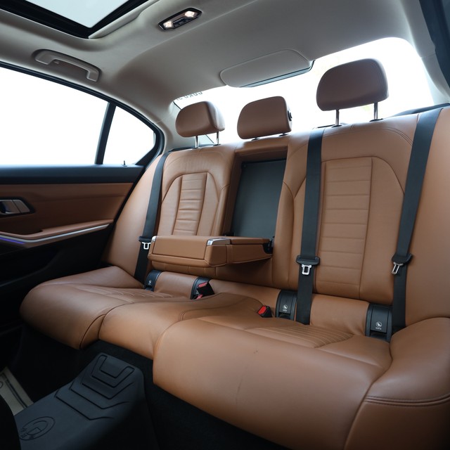 Second-hand 2022 BMW 3 Series Long Wheelbase 330 Li Luxury Line for sale in New Delhi-10