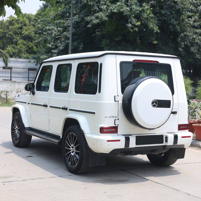 https://images10.gaadi.com/usedcar_image/0B1C55BE-F7E7-469D-AA39-A705A48EAB59/original/0a4db67f-e418-4dd2-913a-d31c16d8f43d.jpg?imwidth=6402