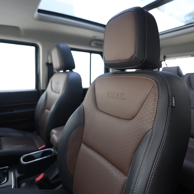 Second-hand 2025 Mahindra Thar ROXX AX7L 4WD Diesel AT for sale in New Delhi-10