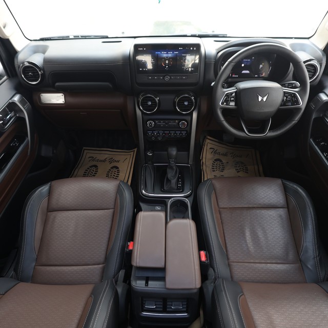 Second-hand 2025 Mahindra Thar ROXX AX7L 4WD Diesel AT for sale in New Delhi-6
