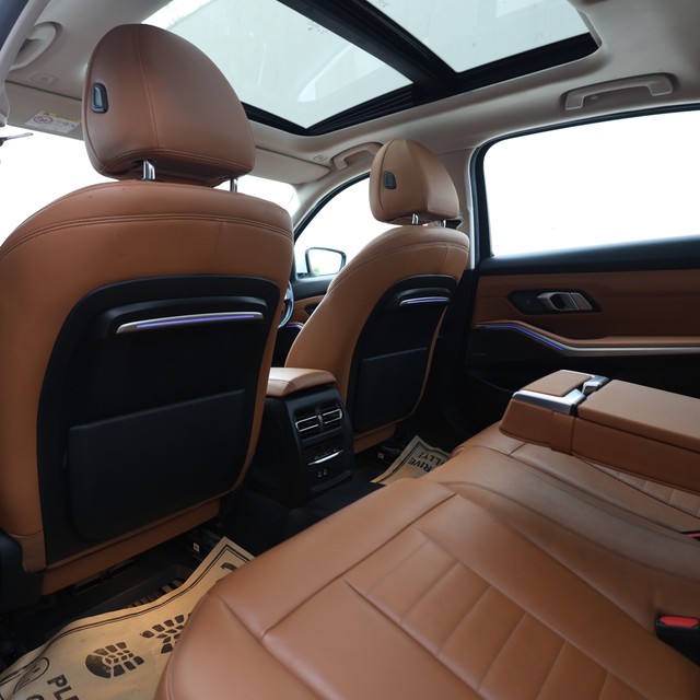 Second-hand 2022 BMW 3 Series Long Wheelbase 330 Li Luxury Line for sale in New Delhi-6