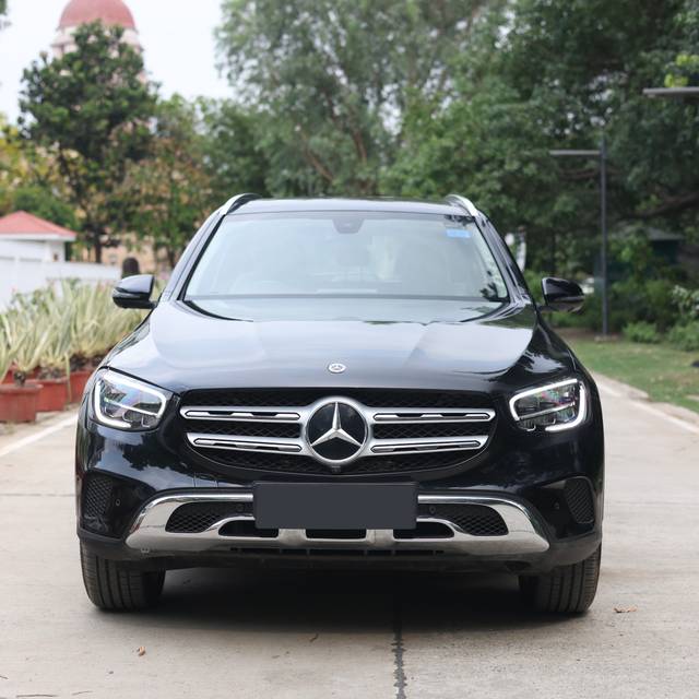 https://images10.gaadi.com/usedcar_image/0B1C55BE-F7E7-469D-AA39-A705A48EAB59/original/28d2ce6d-1824-491f-bc7f-658f975239bd.jpg?imwidth=6400