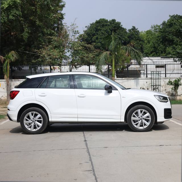 https://images10.gaadi.com/usedcar_image/0B1C55BE-F7E7-469D-AA39-A705A48EAB59/original/29a4d422-13af-4ad9-a3a6-c2bc33fc5587.jpg?imwidth=6401
