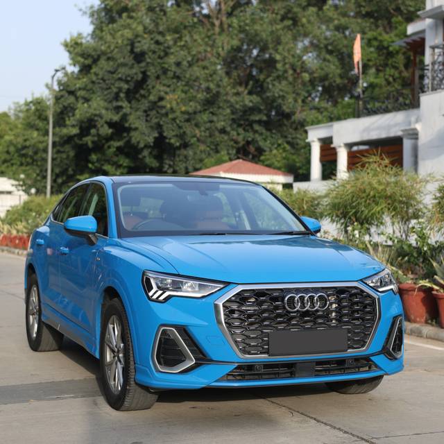 https://images10.gaadi.com/usedcar_image/0B1C55BE-F7E7-469D-AA39-A705A48EAB59/original/2cd55e10-5a54-4df8-aafb-f16166188579.jpg?imwidth=6400