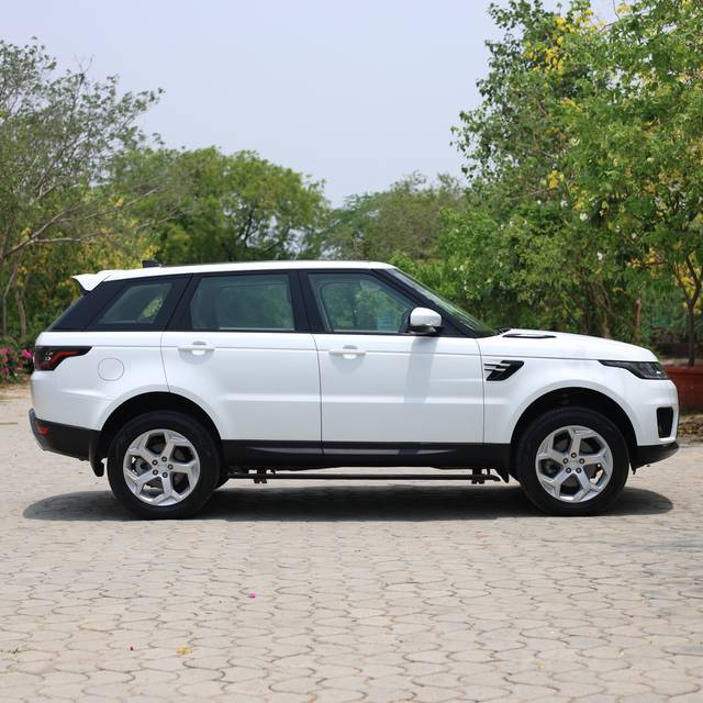https://images10.gaadi.com/usedcar_image/0B1C55BE-F7E7-469D-AA39-A705A48EAB59/original/2e75d8e4-32a7-415e-a9eb-fed5e7e011db.jpg?imwidth=6401
