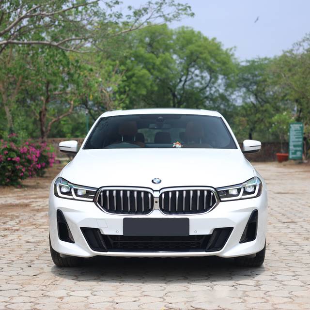 https://images10.gaadi.com/usedcar_image/0B1C55BE-F7E7-469D-AA39-A705A48EAB59/original/484f9af0-3616-4a87-a3d3-1fa0251eda67.jpg?imwidth=6400