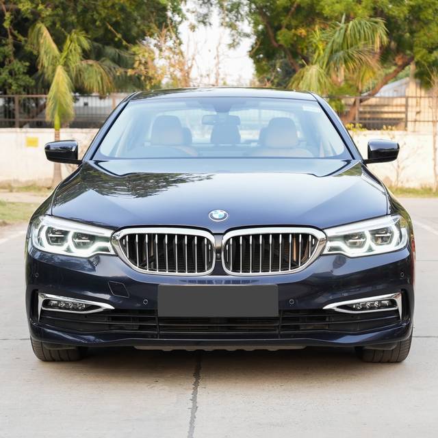 https://images10.gaadi.com/usedcar_image/0B1C55BE-F7E7-469D-AA39-A705A48EAB59/original/5374045b-931a-49df-9400-2fe0f913a08e.jpg?imwidth=6400