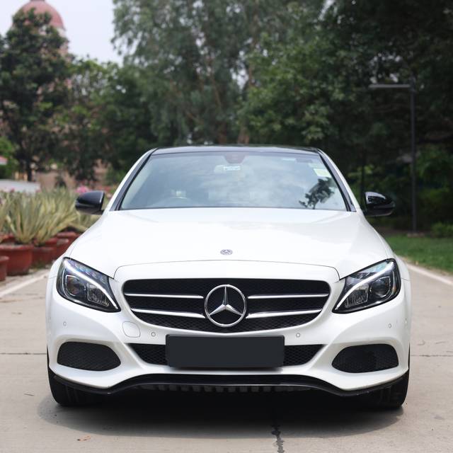 https://images10.gaadi.com/usedcar_image/0B1C55BE-F7E7-469D-AA39-A705A48EAB59/original/60291299-e0ab-4b03-8558-4553de6b0ff4.jpg?imwidth=6400