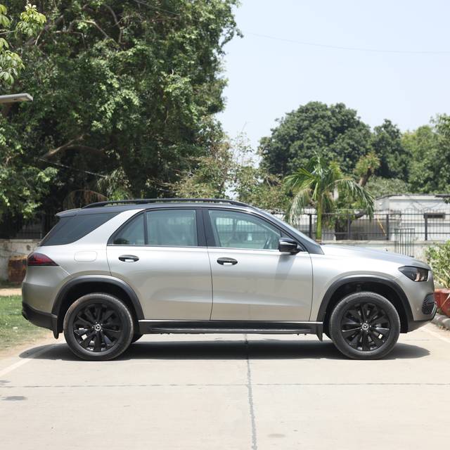 https://images10.gaadi.com/usedcar_image/0B1C55BE-F7E7-469D-AA39-A705A48EAB59/original/62ae8a38-83d6-4440-8ed9-2a4efb556bd7.jpg?imwidth=6401