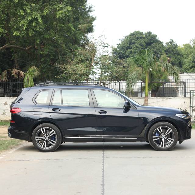 https://images10.gaadi.com/usedcar_image/0B1C55BE-F7E7-469D-AA39-A705A48EAB59/original/66f03d90-670b-46ef-87b8-3eadcf87a5ef.jpg?imwidth=6401