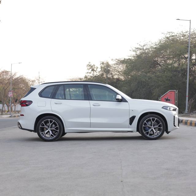 https://images10.gaadi.com/usedcar_image/0B1C55BE-F7E7-469D-AA39-A705A48EAB59/original/68f2f860-6080-4a79-9672-8c67d1206fbb.jpg?imwidth=6401