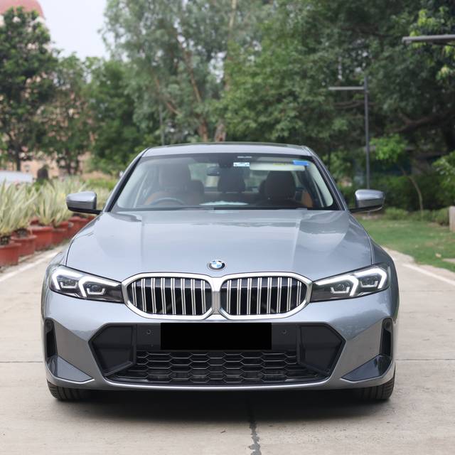 https://images10.gaadi.com/usedcar_image/0B1C55BE-F7E7-469D-AA39-A705A48EAB59/original/7483c099-1dc5-400e-bc33-63fe6b474db2.jpg?imwidth=6400