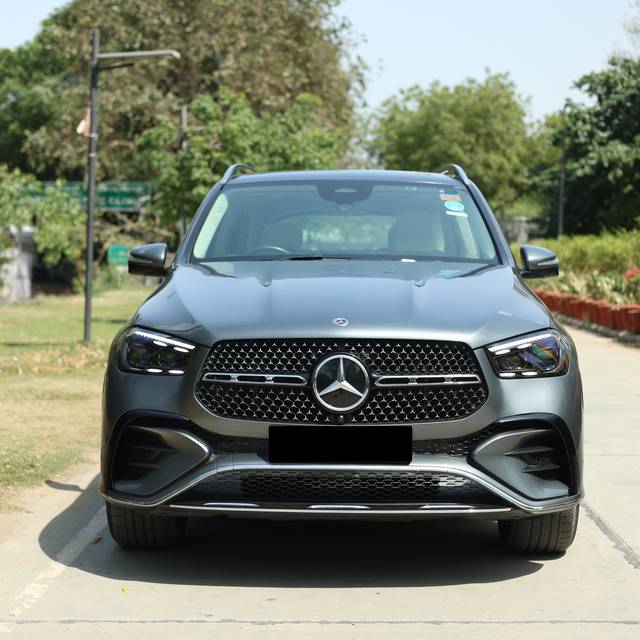 https://images10.gaadi.com/usedcar_image/0B1C55BE-F7E7-469D-AA39-A705A48EAB59/original/784d9659-90fd-4750-b8f5-751710b244b1.jpg?imwidth=6401