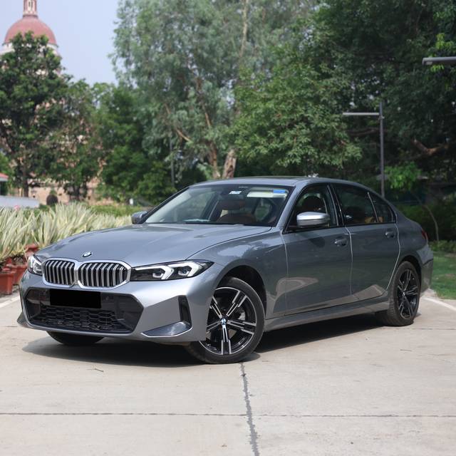 https://images10.gaadi.com/usedcar_image/0B1C55BE-F7E7-469D-AA39-A705A48EAB59/original/7f426c5e-fbb4-48ca-8049-2d901b8fafeb.jpg?imwidth=6402