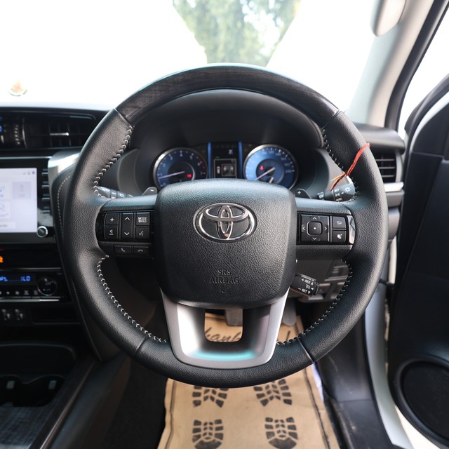 Second-hand 2024 Toyota Fortuner 4X2 AT for sale in New Delhi-4