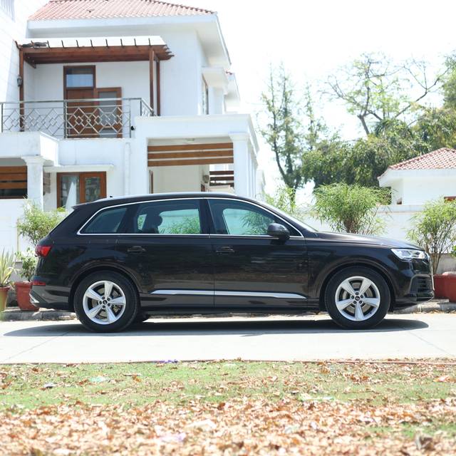 https://images10.gaadi.com/usedcar_image/0B1C55BE-F7E7-469D-AA39-A705A48EAB59/original/8e67d3c4-8610-4a0e-ae14-1c0afb287b11.jpg?imwidth=6401