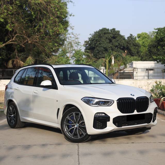 https://images10.gaadi.com/usedcar_image/0B1C55BE-F7E7-469D-AA39-A705A48EAB59/original/97bfd793-9818-4914-900c-8203c5b36010.jpg?imwidth=6400