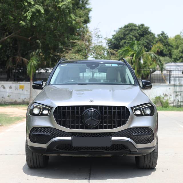 https://images10.gaadi.com/usedcar_image/0B1C55BE-F7E7-469D-AA39-A705A48EAB59/original/a7b28457-2da5-4ca7-a24e-5dbd5efe5f56.jpg?imwidth=6402