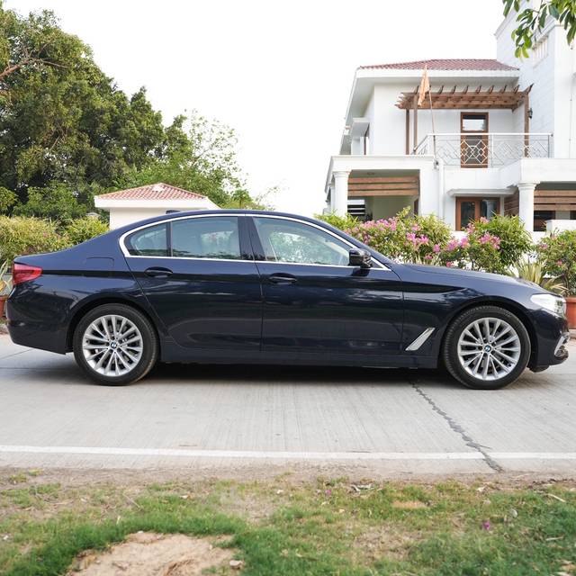https://images10.gaadi.com/usedcar_image/0B1C55BE-F7E7-469D-AA39-A705A48EAB59/original/babd4dd9-4344-4176-a3ef-5b20f36af910.jpg?imwidth=6401