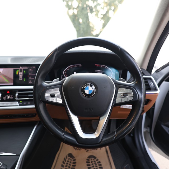 Second-hand 2022 BMW 3 Series Long Wheelbase 330 Li Luxury Line for sale in New Delhi-11