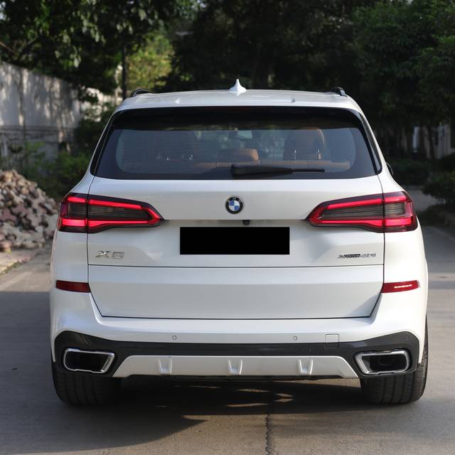 https://images10.gaadi.com/usedcar_image/0B1C55BE-F7E7-469D-AA39-A705A48EAB59/original/d2fa672b-3968-4b8f-9af8-65bd1df2a262.jpg?imwidth=6402