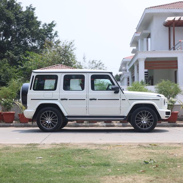 https://images10.gaadi.com/usedcar_image/0B1C55BE-F7E7-469D-AA39-A705A48EAB59/original/e6ef2b8e-fad3-4ec8-a9de-633e2219704a.jpg?imwidth=6401