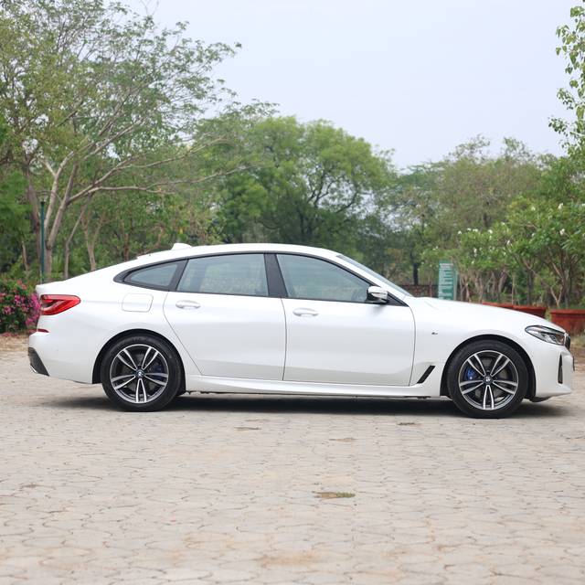 https://images10.gaadi.com/usedcar_image/0B1C55BE-F7E7-469D-AA39-A705A48EAB59/original/ef627783-56ef-4042-828e-fdc6ef3dc13d.jpg?imwidth=6401