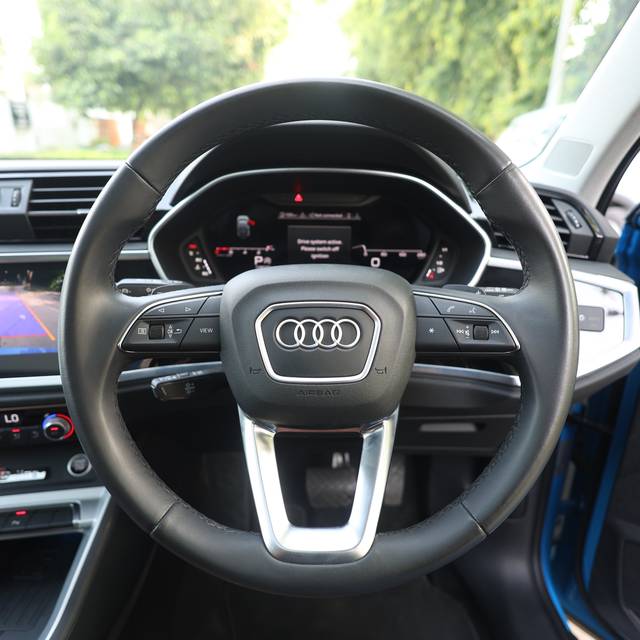 https://images10.gaadi.com/usedcar_image/0B1C55BE-F7E7-469D-AA39-A705A48EAB59/original/ff696e15-5902-49d7-9049-3e05ef006d8f.jpg?imwidth=6402