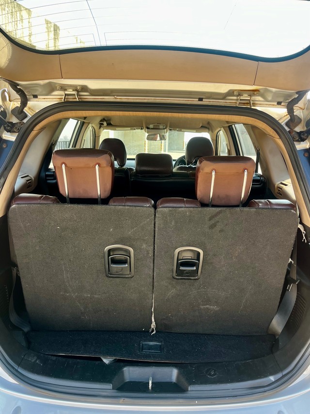 Second-hand 2012 Mahindra XUV500 W8 2WD for sale in Ahmedabad-12