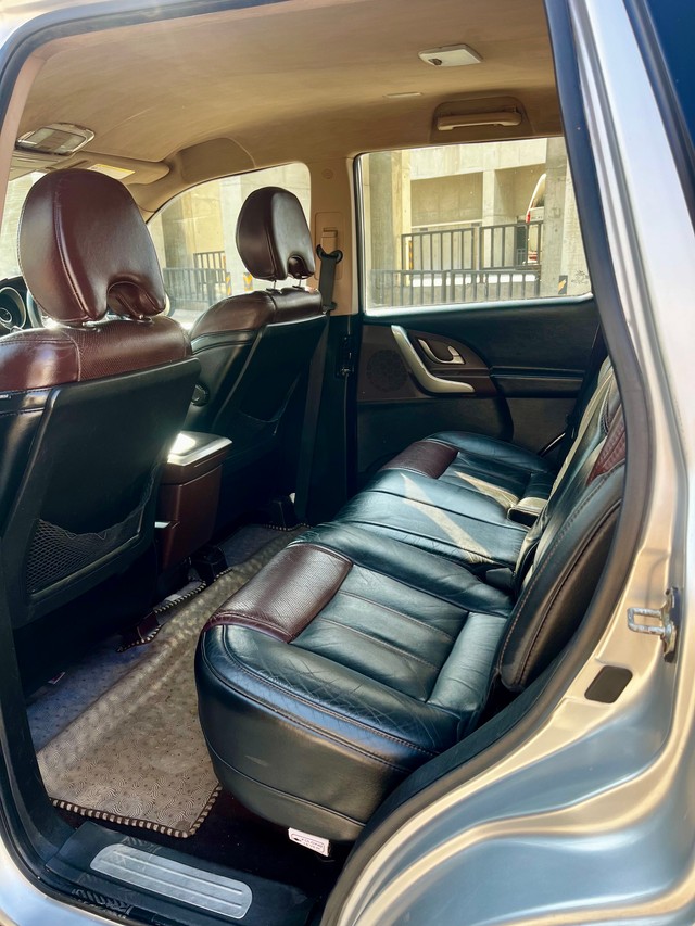 Second-hand 2012 Mahindra XUV500 W8 2WD for sale in Ahmedabad-10