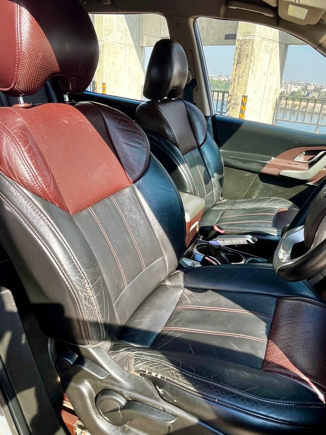 Second-hand 2012 Mahindra XUV500 W8 2WD for sale in Ahmedabad-14