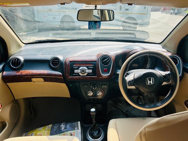 Second-hand 2014 Honda Mobilio V i-DTEC for sale in Ahmedabad-6