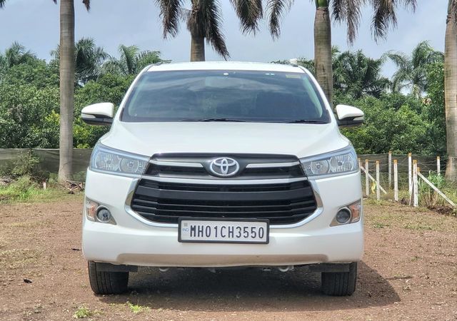 Toyota Innova Crysta 2.4 जी MT बीएस4 Second-hand 2016 Toyota Innova Crysta 2.4 जी MT बीएस4 for sale in Nashik