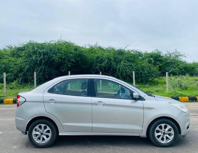 https://images10.gaadi.com/usedcar_image/13BEE90A-F789-4079-9669-2B7DBB279BEB/original/5f2103ef-4da0-40e7-a76d-3e50c9471ca8.jpg?imwidth=6401