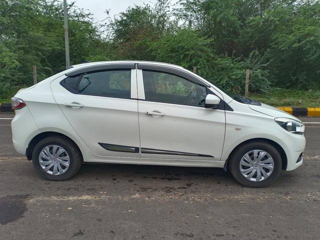 https://images10.gaadi.com/usedcar_image/13BEE90A-F789-4079-9669-2B7DBB279BEB/original/ea197772-22c3-4a90-9824-21daba6ac168.jpg?imwidth=6401