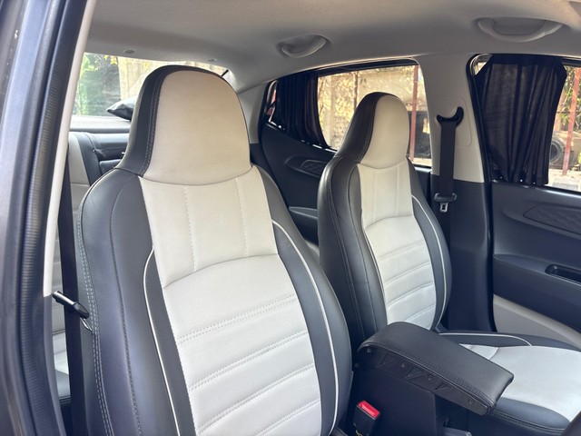 Second-hand 2023 Hyundai Aura SX CNG for sale in Thane-8